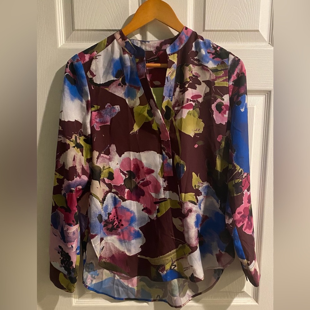 NWT Sample Adrianna Papell long sleeve floral vneck 2 button down blouse size 6